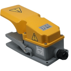 Pedal met&aacute;lico grande con protecci&oacute;n XF-302 15A